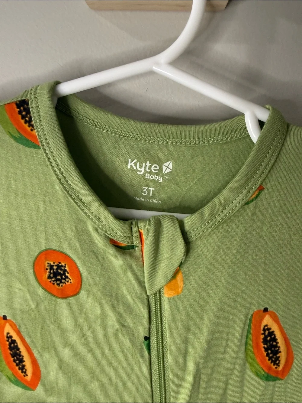 Kyte BABY Light Green Papaya-Print Zippered Romper Size 3T